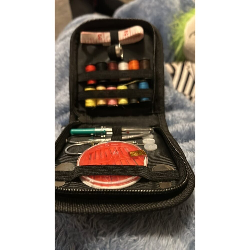 Sewing travel bag kit 5” X 4” w/measuring tape color threads scissors needles